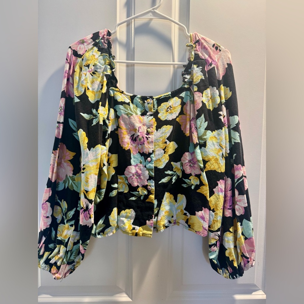 Who What Wear Black and Yellow Puff Sleeve Top